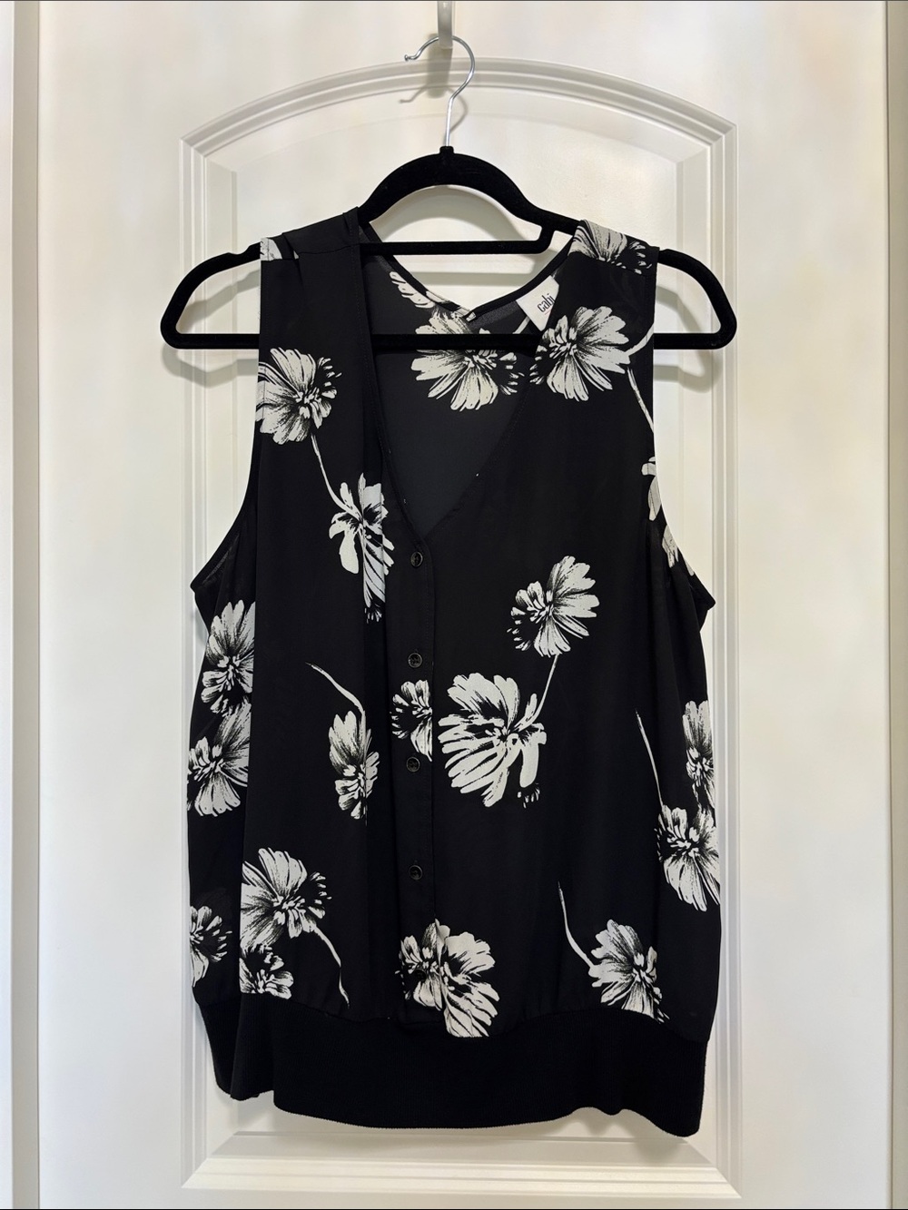 CAbi Black and White Floral Button-Front Sleeveless Top (Knitwit top)